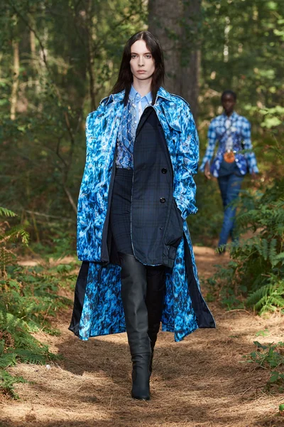 Look 12